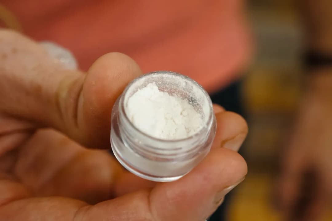 Mefedron i alkohol: śmiertelne ryzyko. Poznaj konsekwencje.