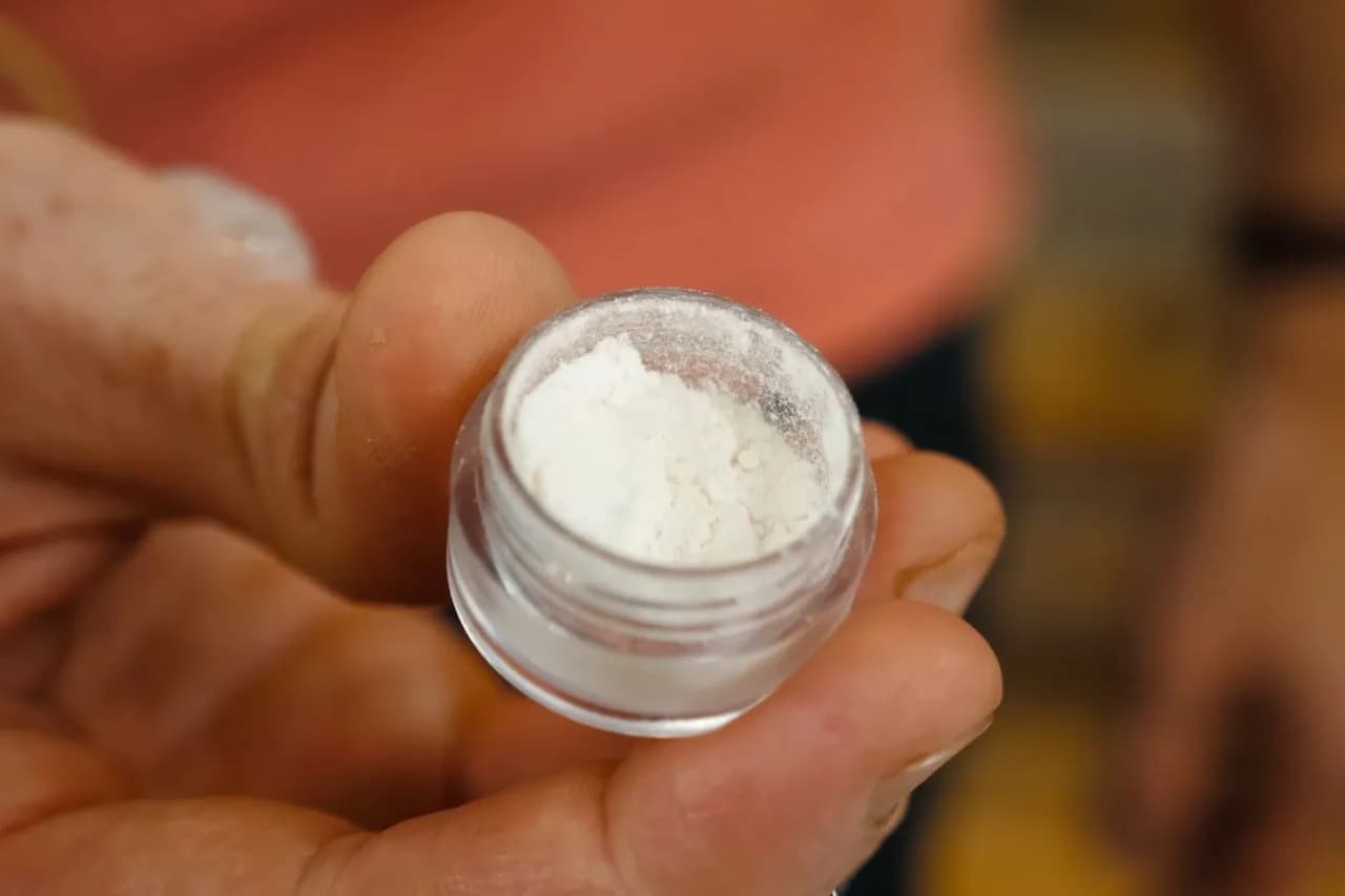 Mefedron i alkohol: śmiertelne ryzyko. Poznaj konsekwencje.