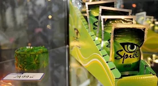 Sklepy kolekcjonerskie: legalne nasiona vs dopalacze co musisz wiedzieć?